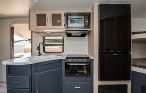 2025 Avenger with Bunks (LIKE NEW)-Delivery Only