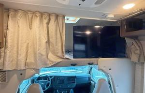 "Dorothy" - Easy Drive-24' Thor Elite - Sleeps 4-6
