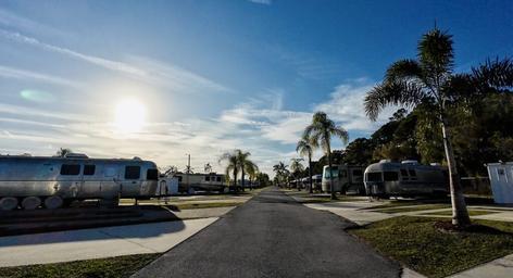 Land Yacht Harbor of Melbourne