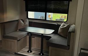 The little lodge - cozy family camper for 8!