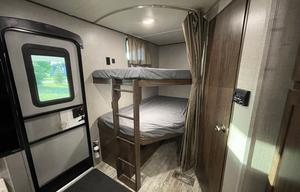 Tons of space/ sleeping option, 1600W solar system