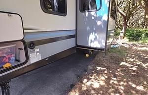 Surveyor 247BH Dog Friendly + Bunkhouse + Island
