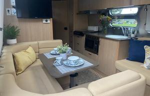 Airstream Flying Cloud 30 Bunk