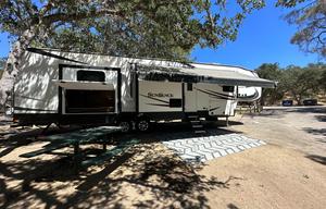 42ft Sundance 5th Wheel. Sleeps 10!