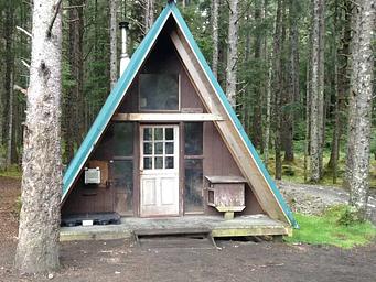 S22, Loop: AREA NORTH BEACH CABIN
