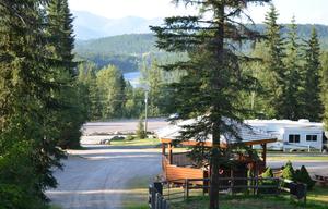 Stationary Cute Camper & FHU Space near Glacier NP
