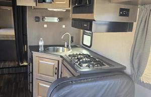 Fireside RV's 2019 Thor Majestic 28A LMI1519
