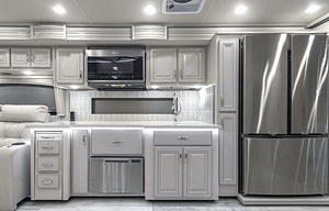 2023 Fleetwood RV Discovery 38W