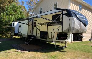2021 Chaparral Bunkhouse and 2 Full Bathrooms