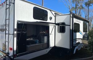 2021 Coachmen RV Freedom Express Liberty Edition 326BHDSLE