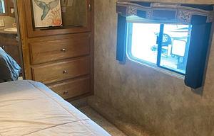 2007 Denali 28RLBS-M5 RV rental photo 3