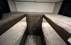 The Tovar's Kid Friendly Bunkhouse with Privacy