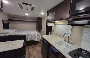 BUNKS☆Queen☆22ft☆Exit 407