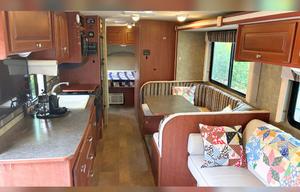 Windwaker - Eugene’s Roomy and Cozy Motorcoach