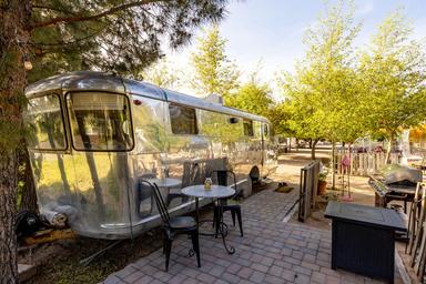 The Cozy Peach at Schnepf Farms