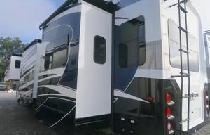 Luxury 5th wheel 2 bedrooms 1.5 baths 3 ac sleep 6