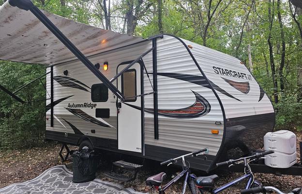18’ Autumn Ridge: Sleeps 5, Easy Tow, Cozy!