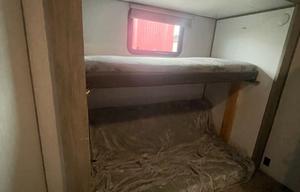 2 bedroom, 2 full baths, 43’ fifth wheel