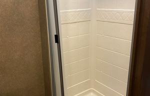 2020 Thor Freedom Elite 30FE Sleeps 8 Clean!