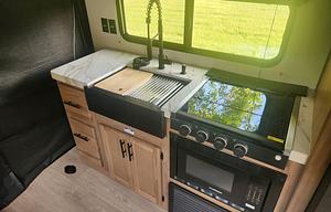 2025 Toy Hauler: Cherokee Grey Wolf 18RR