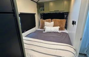 C2 Luxury Thor Chateau 22e -Starlink WiFi Equipped