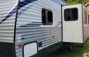 MoJo's 2019 Summerland Sleeps 10