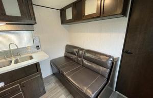 Razor Crest w/Bunk House