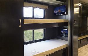 BEAUTIFUL 2016 Thor Challenger 37TB BUNKHOUSE