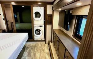 Luxury 5th wheel 2 bedrooms 1.5 baths 3 ac sleep 6