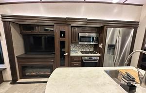 Glamping at its finest! Jayco Luxury sleeps 9!