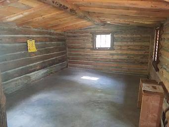 Dawson Cabin, Loop: DAWSON CABIN