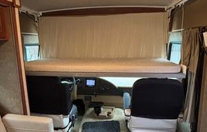 Windwaker - Eugene’s Roomy and Cozy Motorcoach