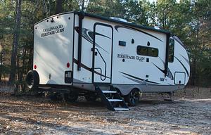 East Texas Getaway / E Z Tow Perfect for 2 or 3
