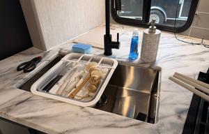 Family Adventure Camper – Apex 300BHS Bunkhouse RV