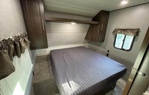 Tons of space/ sleeping option, 1600W solar system