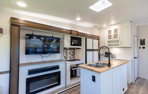 NEW & Fully Stocked! 3 Bed Bunkhouse, Sleeps 7