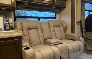 30 Ft Class A Motor Coach - Pets Allowed