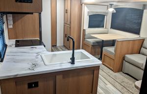 Clean 2022 Camper W/ Queen Room and Bunk Room