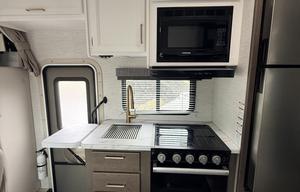 C09 - 6 Person Sleeper - The RV Rental Factory