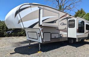 Keystone Cougar | Luxury Chef's Kitchen & 3 Slides