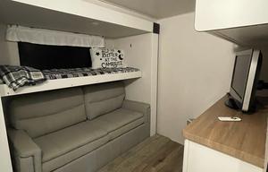 2 bedroom / loft luxury Camper (Generator add-on!)