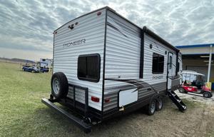 Razor Crest w/Bunk House