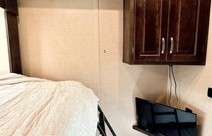 Phoenix Luxe Retreat – 2 Bedroom Family 5th Wheel