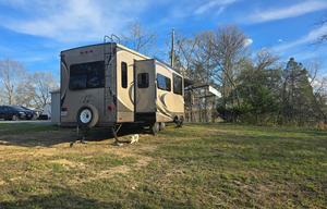 2013 Gateway 3200 RS RV rental photo 6