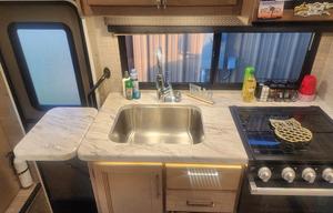 2022 Coleman Thor RV rental photo 7