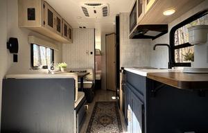 *NEW* Easy Family Camping – 2024 Avenger 25BH