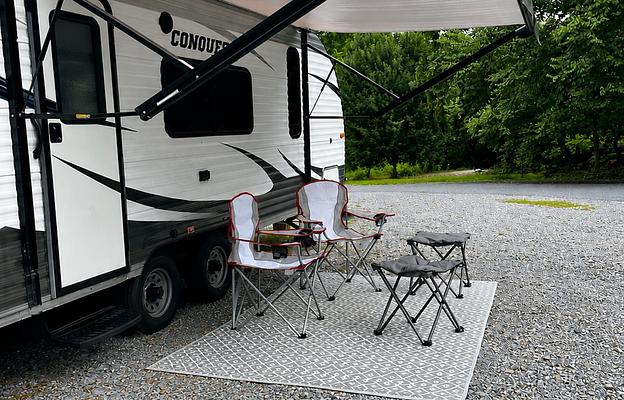 Clean Couples Camper-Delivery  or Self-Tow Option