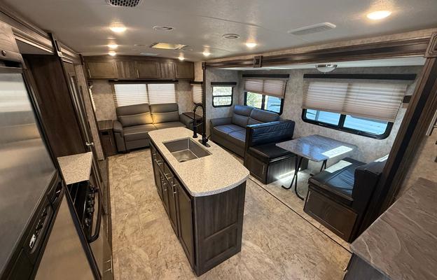 Sleeps 6 - Highland Ridge Light Spacious Trailer