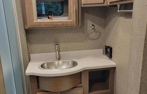 2022 Thor Motor Coach Miramar 37.1