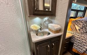 ‘Endeavor’ Loaded with Amenities + Sleeps 10!